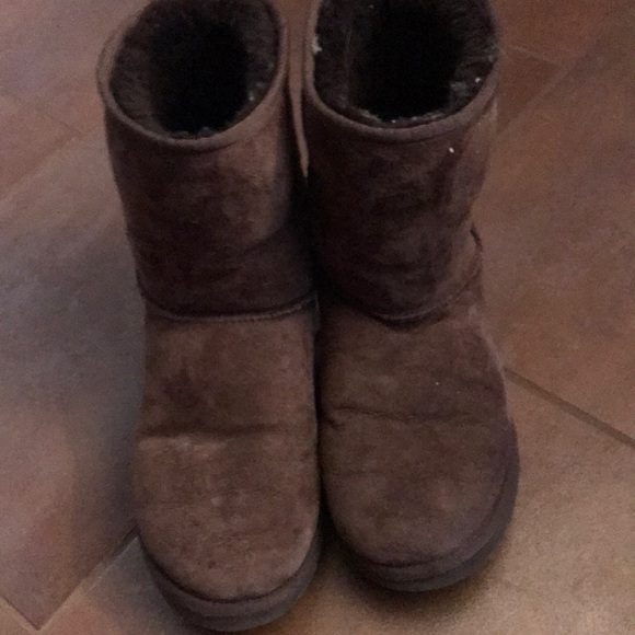 UGGS - Picture 1 of 3